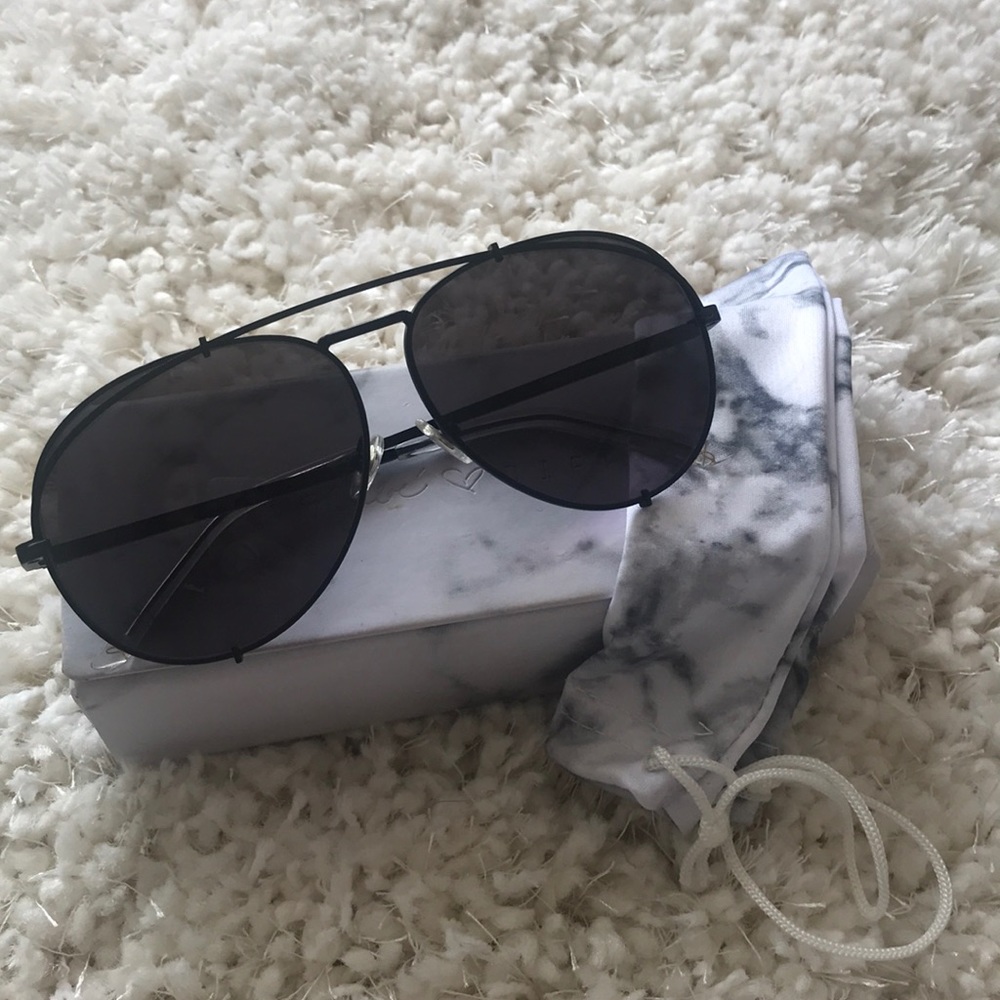 Khloe x Diff Oversized Aviators